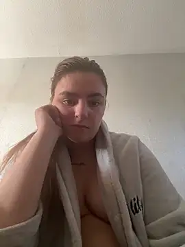 Snapshot of LexiXXoo chatting on May 17, 12:01 pm LexiXXoo online show from May 17, 12:01 pm
