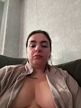 Snapshot of LexiXXoo chatting on June 2, 8:05 am LexiXXoo online show from June 2, 8:05 am
