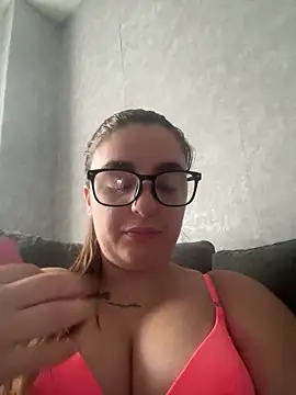 Snapshot of LexiXXoo chatting on June 15, 7:32 am LexiXXoo online show from June 15, 7:32 am