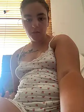Snapshot of LexiXXoo chatting on June 23, 10:02 am LexiXXoo online show from June 23, 10:02 am