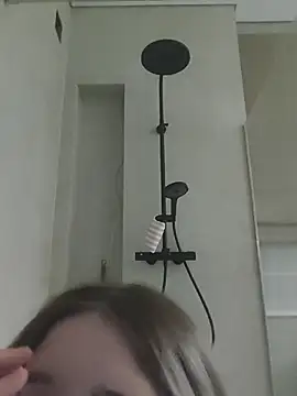 Snapshot of LeahBay chatting on July 2, 7:42 pm LeahBay online show from July 2, 7:42 pm