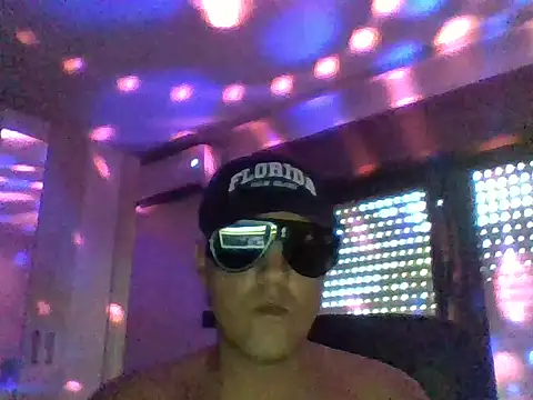 Snapshot of crystal_303matt chatting on July 29, 4:16 pm crystal 303matt online show from July 29, 4:16 pm