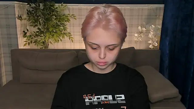 Snapshot of Emmy-Brooks chatting on July 20, 1:42 am Emmy-Brooks online show from July 20, 1:42 am