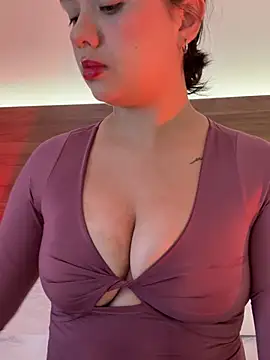 Snapshot of thamiina__ chatting on July 6, 11:51 am thamiina online show from July 6, 11:51 am