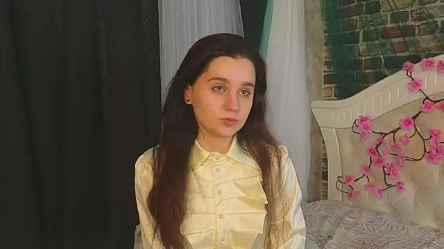 Snapshot of ReynaEdge chatting on May 28, 7:38 am ReynaEdge online show from May 28, 7:38 am