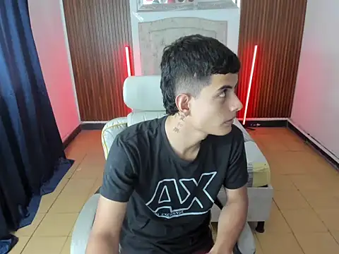 Snapshot of felipe_lopez_ chatting on May 12, 6:16 pm felipe lopez online show from May 12, 6:16 pm