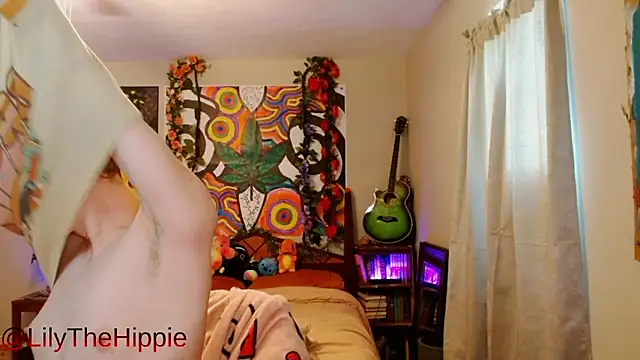 Snapshot of lilythehippie chatting on May 29, 6:17 pm lilythehippie online show from May 29, 6:17 pm