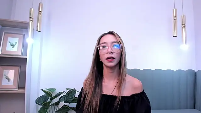 HannaCarttier  online show from June 26, 12:09 pm