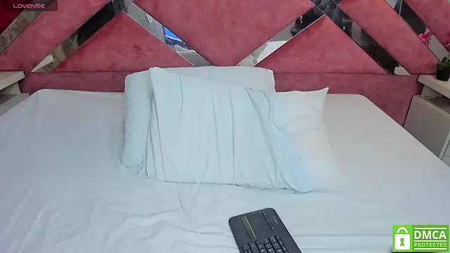 Snapshot of MiaInk_ chatting on May 19, 1:56 am MiaInk online show from May 19, 1:56 am