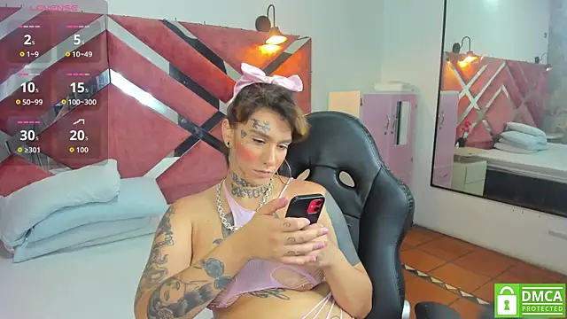 Snapshot of MiaInk_ chatting on May 26, 7:21 pm MiaInk online show from May 26, 7:21 pm