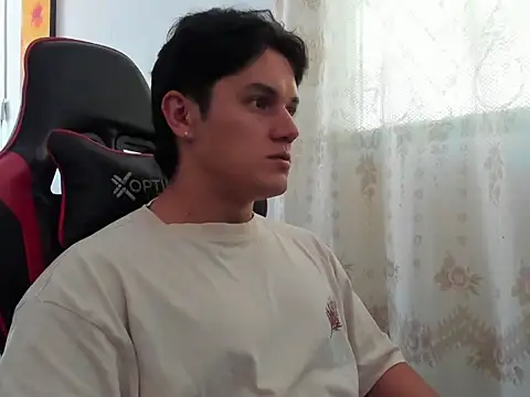 Snapshot of Erick_Wallace chatting on June 19, 6:56 pm Erick Wallace online show from June 19, 6:56 pm