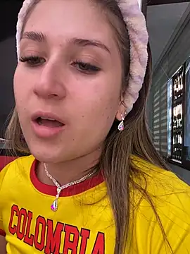 IsabelleMilan online show from June 27, 8:03 pm