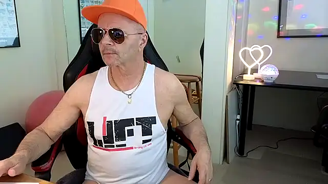 hotdadbod online show from February 11, 9:35 pm