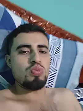 Snapshot of Alejo10051 chatting on May 21, 3:24 am Alejo10051 online show from May 21, 3:24 am