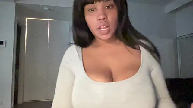 Snapshot of godnessvenusx chatting on June 1, 7:32 am godnessvenusx online show from June 1, 7:32 am
