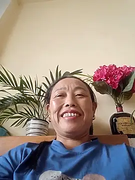 Snapshot of lili_anhh chatting on May 31, 5:48 am lili anhh online show from May 31, 5:48 am