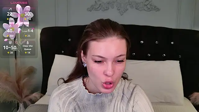 Snapshot of Mili_Joy chatting on July 13, 6:33 pm Mili Joy online show from July 13, 6:33 pm