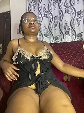 Snapshot of Creamyyystar chatting on July 6, 3:25 am Creamyyystar online show from July 6, 3:25 am