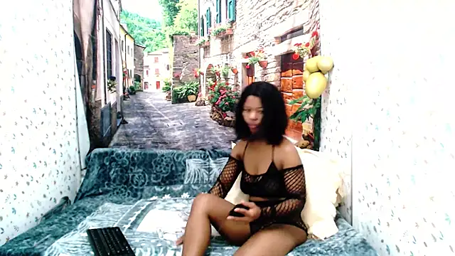 Snapshot of ebonymeera chatting on June 18, 9:47 am ebonymeera online show from June 18, 9:47 am