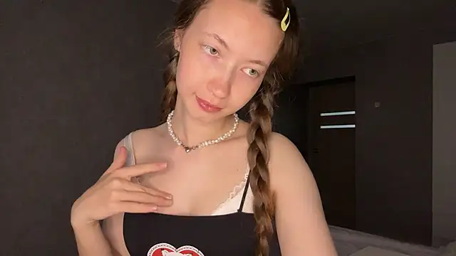 Emily Mur  online show from May 29, 5:05 am