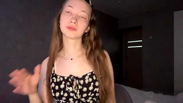 Snapshot of Emily_Mur_ chatting on July 13, 4:59 am Emily Mur online show from July 13, 4:59 am