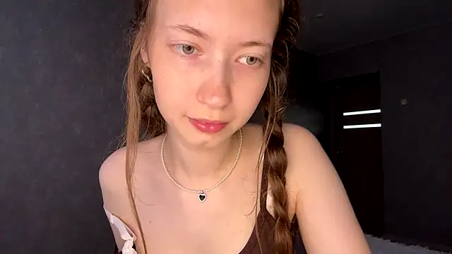 Snapshot of Emily_Mur_ chatting on July 14, 5:12 am Emily Mur online show from July 14, 5:12 am
