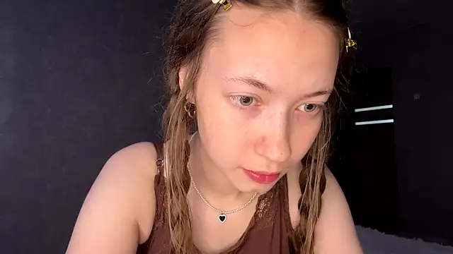 Snapshot of Emily_Mur_ chatting on July 17, 5:03 am Emily Mur online show from July 17, 5:03 am