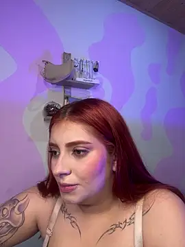 Snapshot of Emma_Q1 chatting on June 1, 7:37 pm Emma Q1 online show from June 1, 7:37 pm