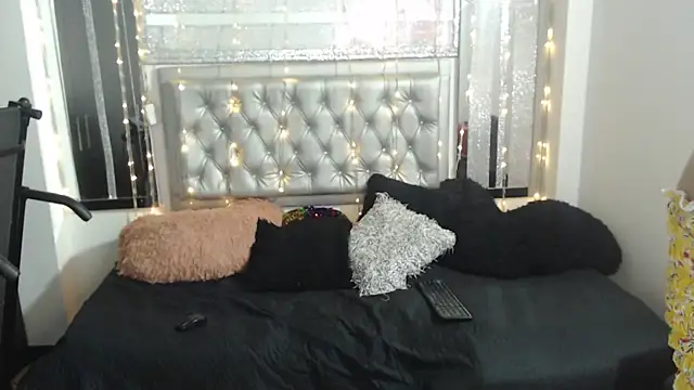 Snapshot of cloe_gold chatting on May 22, 2:01 pm cloe gold online show from May 22, 2:01 pm
