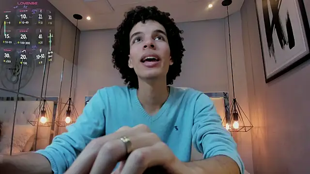 Snapshot of felix_haze chatting on June 10, 5:23 pm felix haze online show from June 10, 5:23 pm