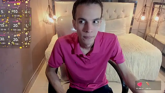 Snapshot of felix_haze chatting on July 12, 6:10 pm felix haze online show from July 12, 6:10 pm