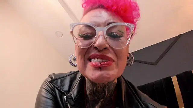 Snapshot of mistress_sandy chatting on July 10, 10:01 pm mistress sandy online show from July 10, 10:01 pm