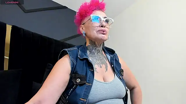 Snapshot of mistress_sandy chatting on July 11, 8:55 pm mistress sandy online show from July 11, 8:55 pm