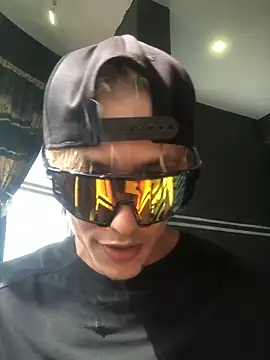 Snapshot of maxwell_crazy1 chatting on May 14, 3:08 pm maxwell crazy1 online show from May 14, 3:08 pm