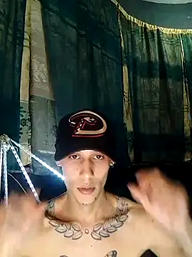 Snapshot of maxwell_crazy1 chatting on May 23, 2:17 am maxwell crazy1 online show from May 23, 2:17 am