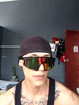 Snapshot of maxwell_crazy1 chatting on May 24, 5:29 pm maxwell crazy1 online show from May 24, 5:29 pm