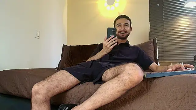 Snapshot of AxelClark_S chatting on May 27, 6:27 pm AxelClark S online show from May 27, 6:27 pm