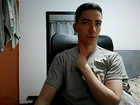 Snapshot of Dan_Hottie chatting on May 14, 2:40 am Dan Hottie online show from May 14, 2:40 am