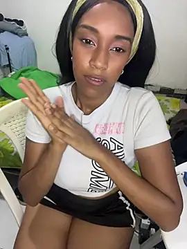 Snapshot of CandyDollXXX chatting on May 13, 6:27 pm CandyDollXXX online show from May 13, 6:27 pm