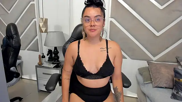 Snapshot of Perla_Watson chatting on May 28, 4:32 am Perla Watson online show from May 28, 4:32 am