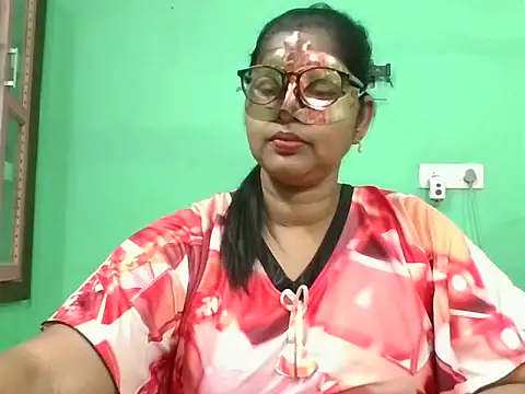Snapshot of Kavya17 chatting on June 23, 2:04 pm Kavya17 online show from June 23, 2:04 pm