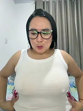 Snapshot of rousee69_ chatting on May 21, 10:00 am rousee69 online show from May 21, 10:00 am
