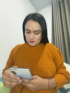 Snapshot of rousee69_ chatting on May 26, 2:07 am rousee69 online show from May 26, 2:07 am