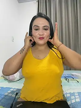 Snapshot of rousee69_ chatting on June 1, 11:17 pm rousee69 online show from June 1, 11:17 pm