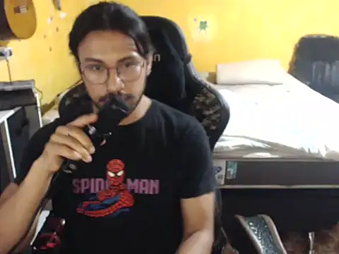 Snapshot of Kravensini chatting on June 15, 5:31 am Kravensini online show from June 15, 5:31 am