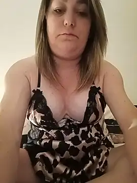 Snapshot of LouanaxXxx chatting on May 17, 12:19 am LouanaxXxx online show from May 17, 12:19 am