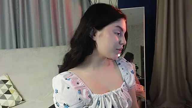 Snapshot of lollyy_pop chatting on June 27, 1:32 am lollyy pop online show from June 27, 1:32 am