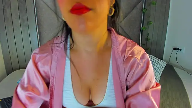 Snapshot of NinaSpicy__ chatting on May 29, 11:41 am NinaSpicy online show from May 29, 11:41 am