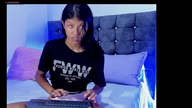 Snapshot of Arietta_temptation chatting on May 22, 10:26 pm Arietta temptation online show from May 22, 10:26 pm
