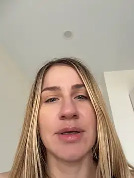 Snapshot of AnnaMist_ chatting on May 24, 7:46 am AnnaMist online show from May 24, 7:46 am